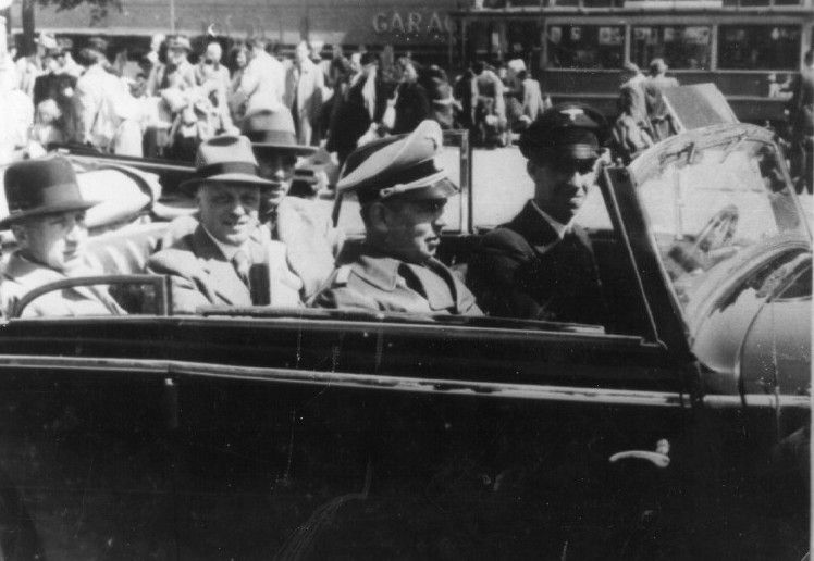 The SS general Hans Albin Rauter (second from the right), travelling in his car in Amsterdam.